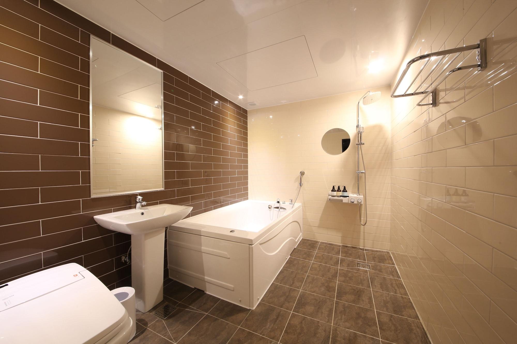 Almond Hotel Gupo Station Busan Esterno foto